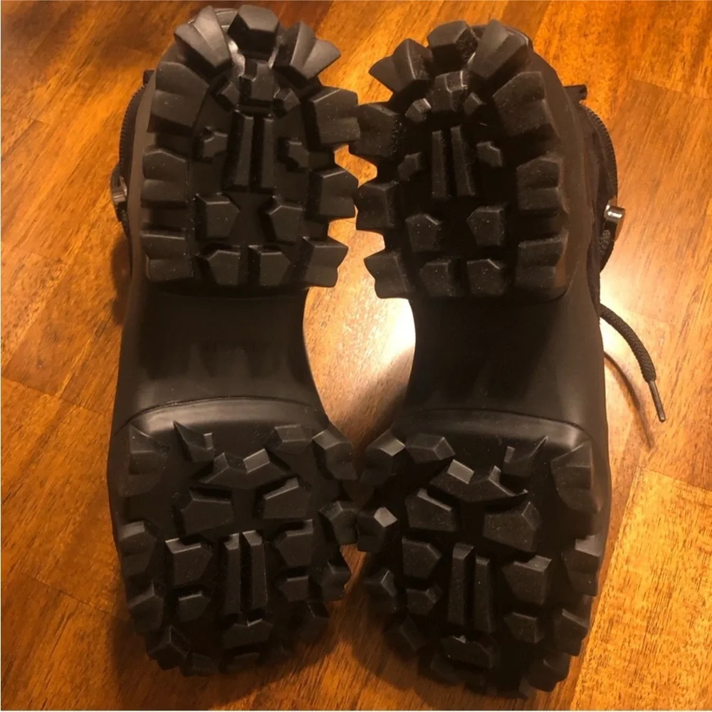 Moncler hiking boots new in box size 38.5. - Picture 4 of 12